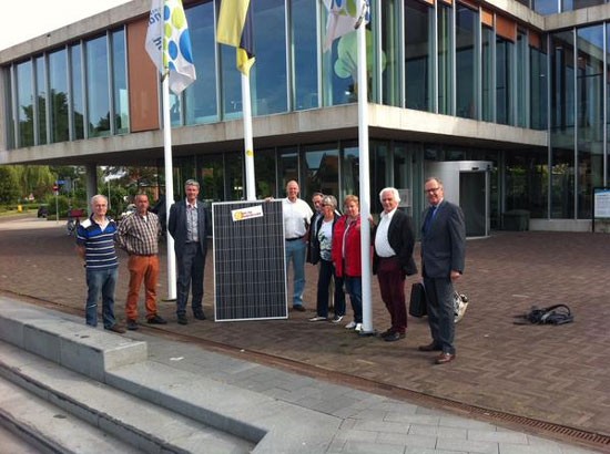 Zon op Zwijndrecht plaatst zonnepanelen op dak gemeentehuis