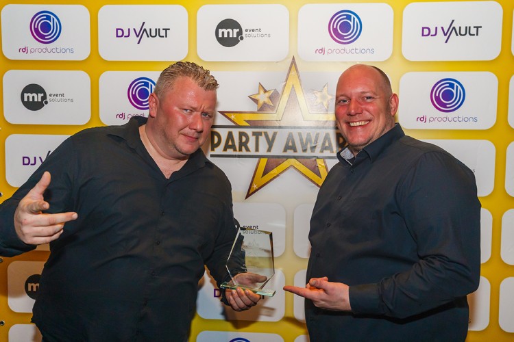 Zwijndrechter Arnold van Strien bekroond met twee Party Awards