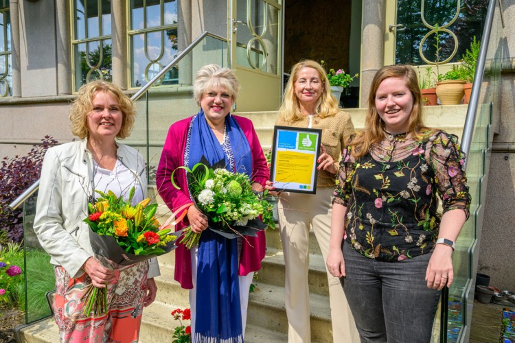 Yulius ontvangt het keurmerk 'Vrijwillige Inzet Goed Geregeld'