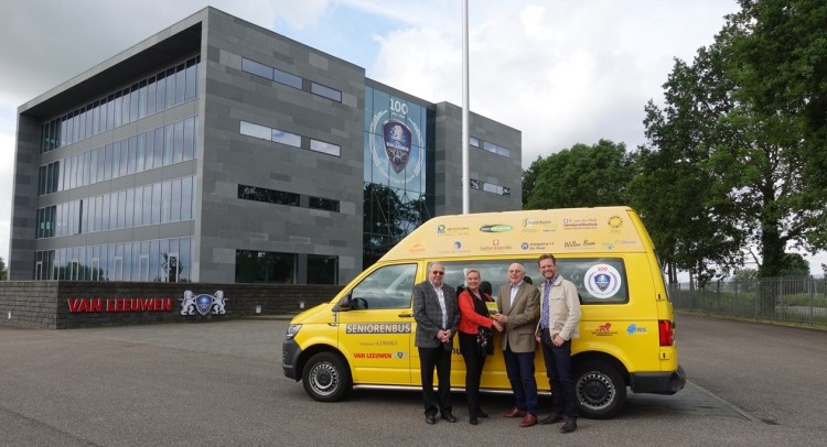 Van Leeuwen breidt sponsoring Seniorenbus uit