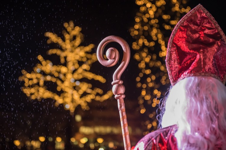 Sinterklaas komt met zijn Pieten naar Heerjansdam