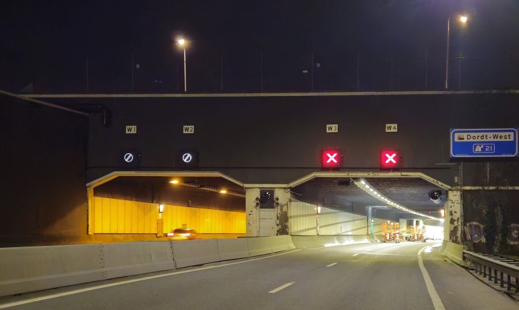 Verschil verlichting tunnelbuizen Drechttunnel