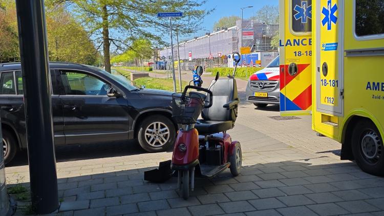 Oudere man gewond bij aanrijding met scootmobiel