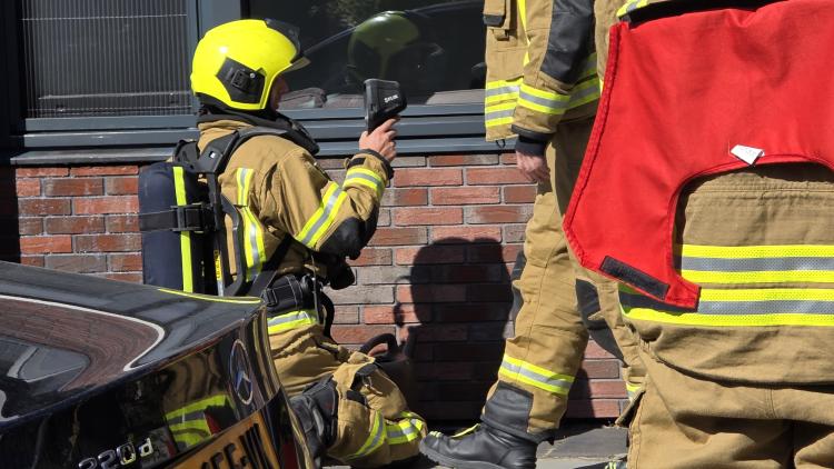 Brandje bij woning na onkruid wegbranden aan Pegasusstraat