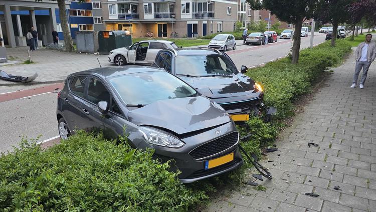 Drie voertuigen betrokken bij bijzonder ongeval aan Moermond