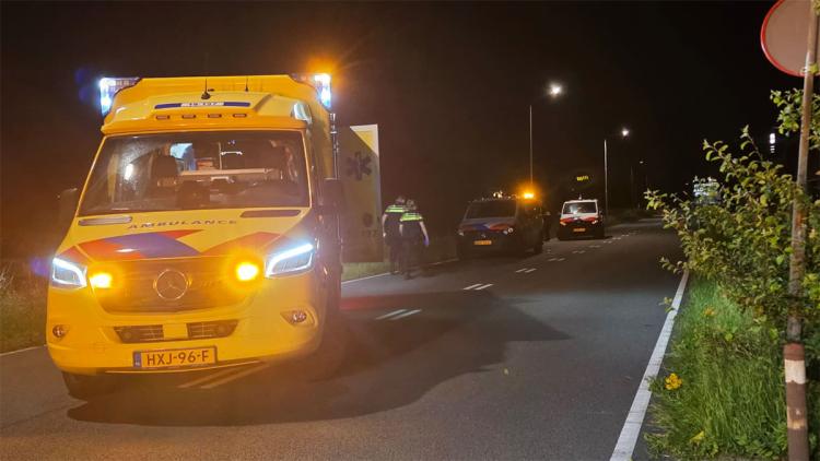 Scooterrijder zwaargewond na botsing met lantaarnpaal.op Lindtsedijk
