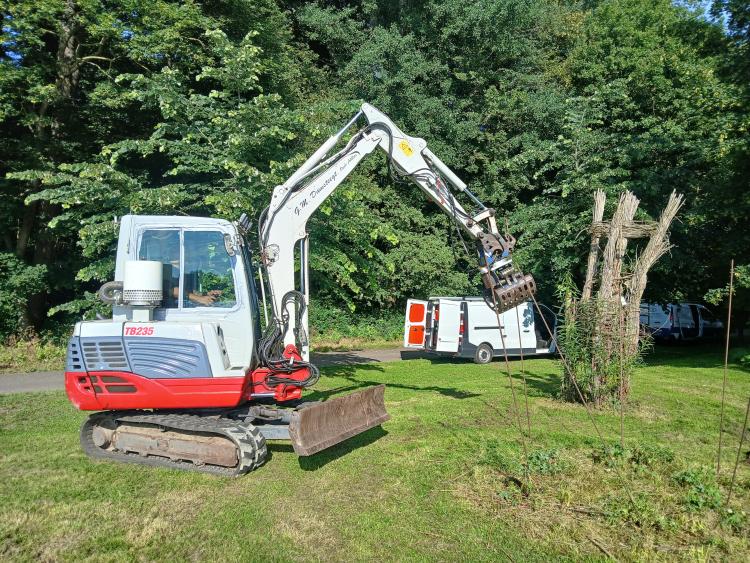 Twee beelden verlaten het Noordpark; één beeld naar atelier voor herstel