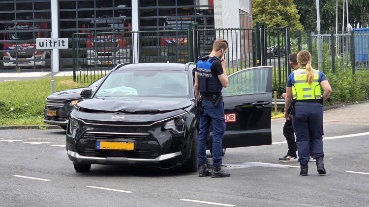 Ongeval tussen bestelbus en auto op Develsingel