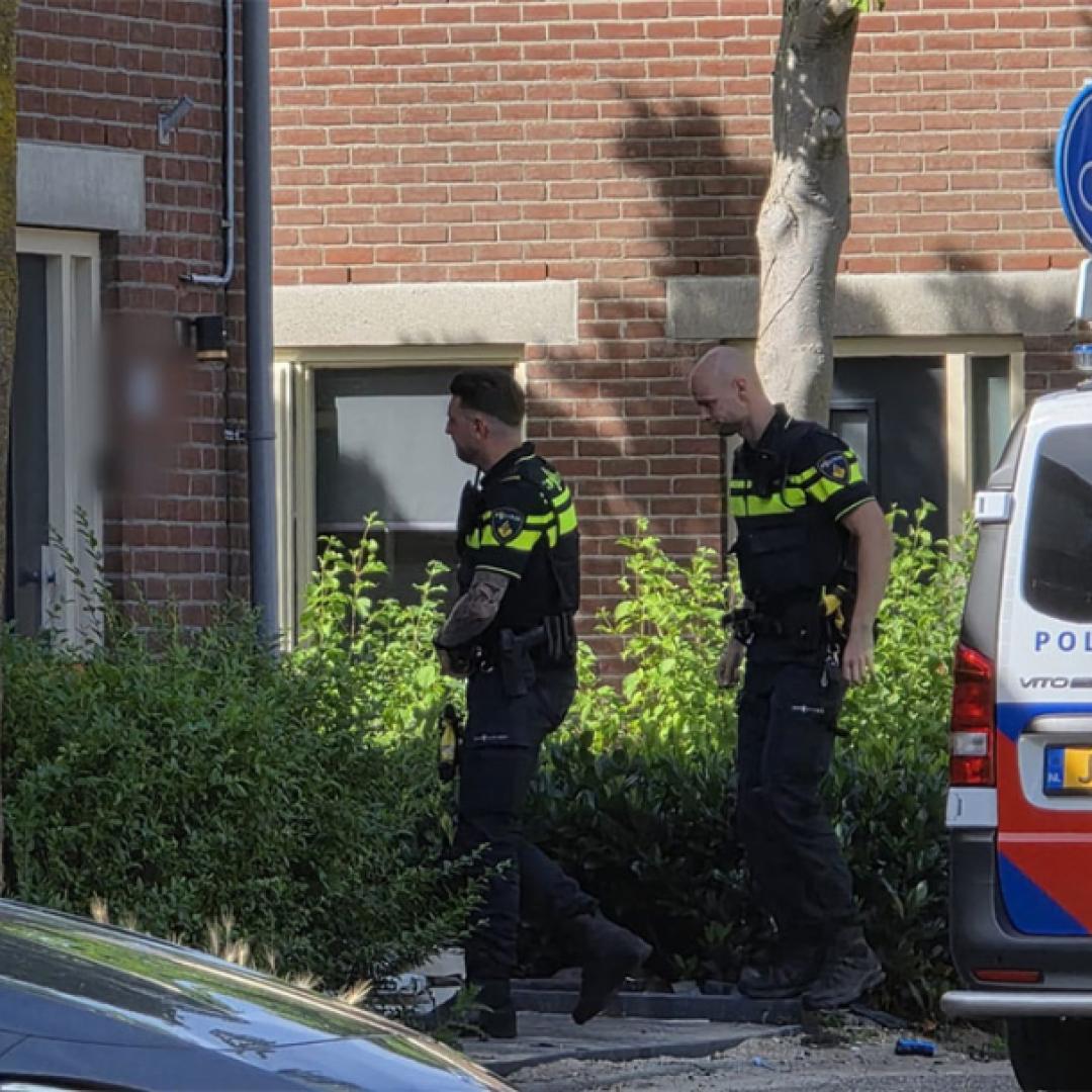 Politie grijpt in na melding van vermoedelijk huiselijk geweld aan Rabarberhof