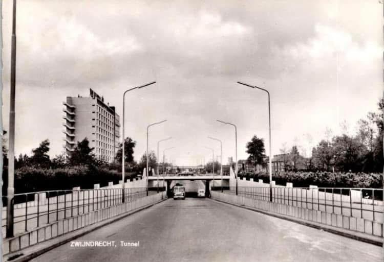 Zwijndrecht, een brug, een file, een plekje in mijn hart, het reist altijd mee
