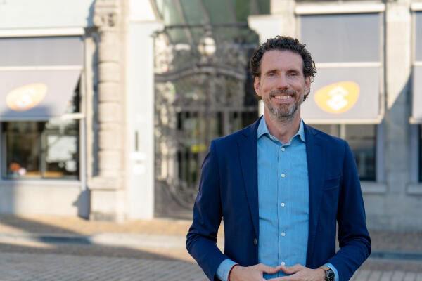 Hüsstege volgt Kesseler op als directeur Bibliotheek AanZet