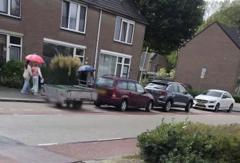 Overlast geparkeerde aanhangers in Nederhoven houdt aan: gemeente bouwt dossier op