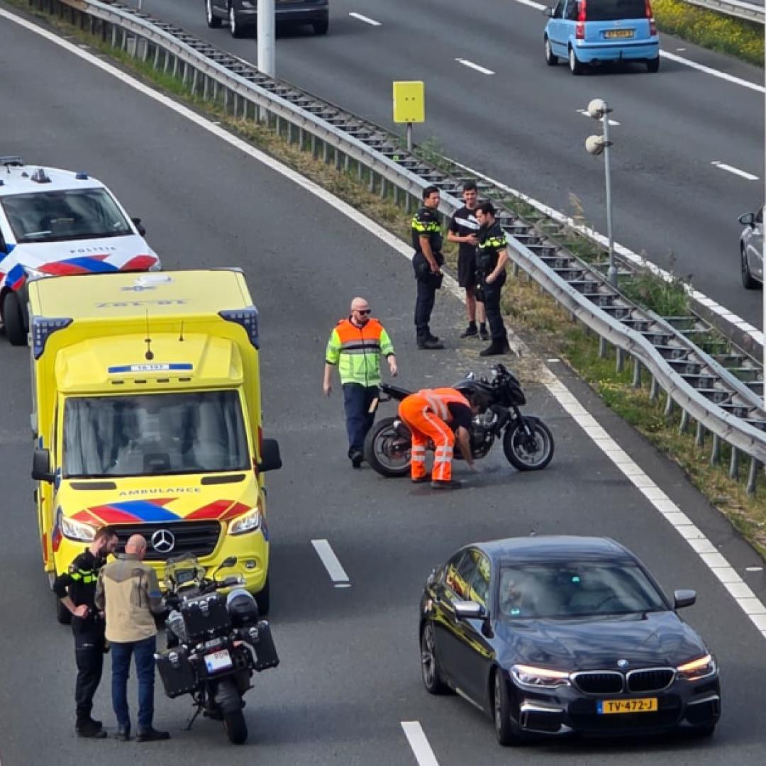 Motorrijder gewond bij ongeval op A16 bij Zwijndrecht, tunnelbuis tijdelijk dicht