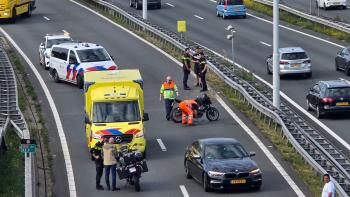 Motorrijder gewond bij ongeval op A16 bij Zwijndrecht, tunnelbuis tijdelijk dicht