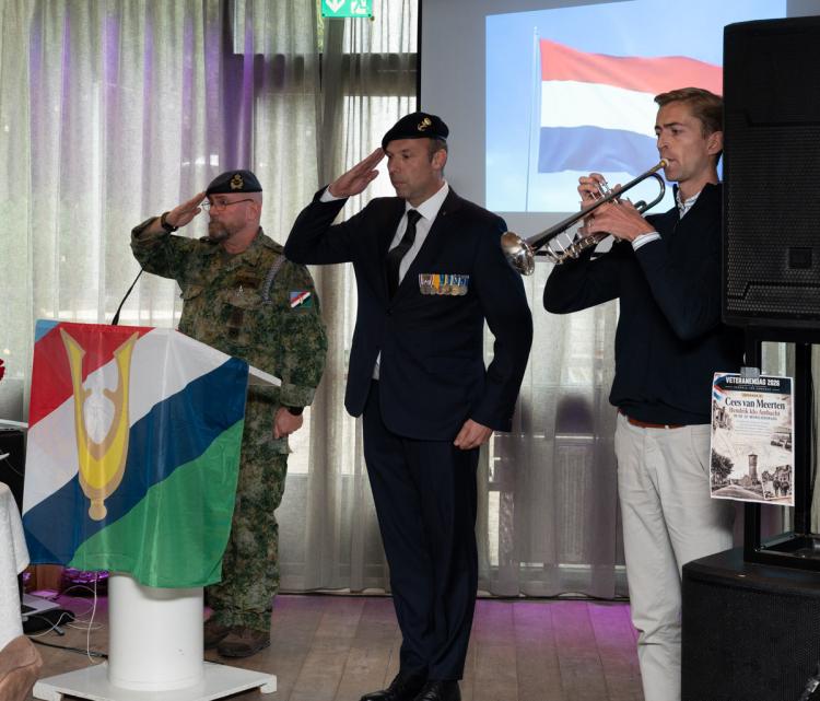 Zwijndrecht en Hendrik-Ido-Ambacht bedanken veteranen op Veteranendag