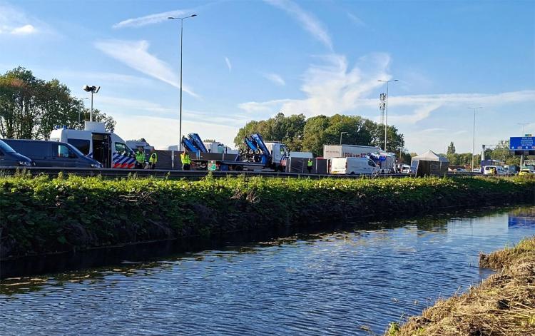 Eén dode en twee zwaargewonden bij ernstig ongeval op A16 bij Hendrik-Ido-Ambacht