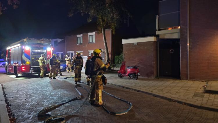 Explosie door vuurwerkbom op balkon van woning