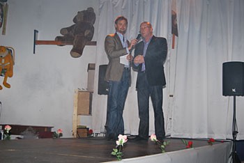 Album afbeelding 1: Die directeur Marcel van Gogh hield een korte toespraak.