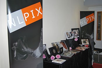 Album afbeelding 3: Stand met trouwreportages