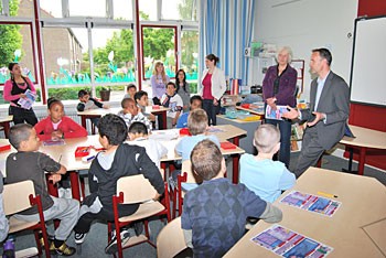 Album afbeelding 1: Wethouder Henk Mirck geeft uitleg.