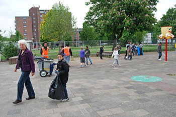 Album afbeelding 4: Ook het schoolplein word niet vergeten.