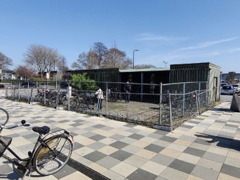 Album afbeelding 1: Oude fietsenstalling bij Walburg